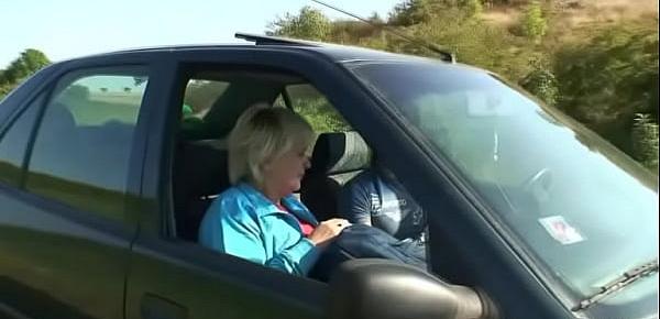  Old bitch gives head in the car then doggystyled